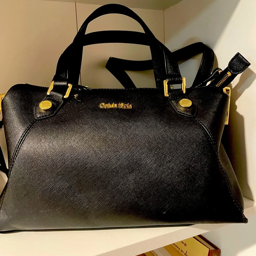 Calvin Klein leather bag - Picture 1 of 6